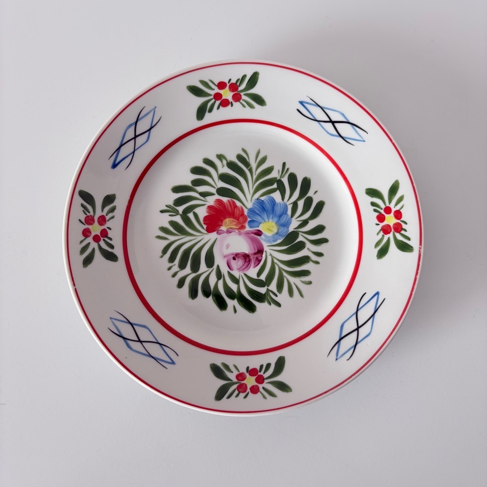 Hungarian Hollohaza Traditional Hand Painted Folk Art Decoratove Plate